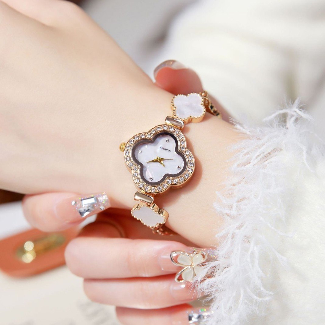 The Clover Blossom Chain Watch
